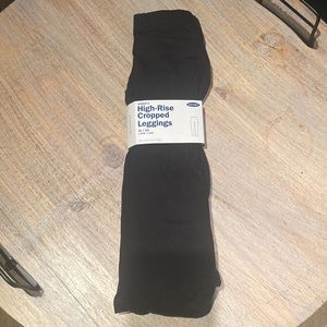 New Never Worn Old Navy high rise cropped leggings